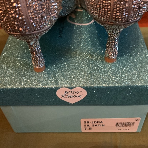 Betseyjohnson SB-JORA SIL SATIN PUMP - Picture 8 of 8